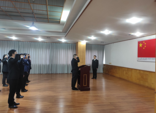 赣州市财政局举行宪法宣誓仪式